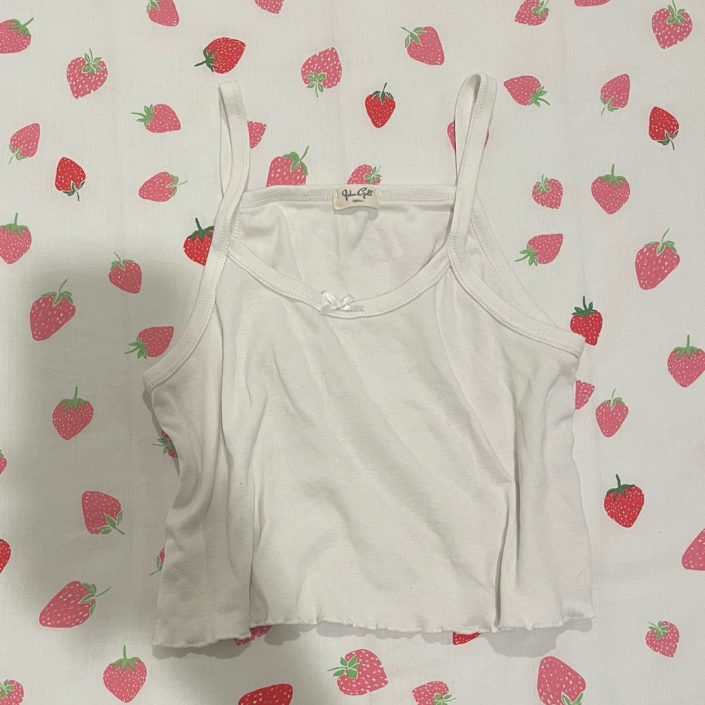 white cropped brandy melville tank 🍓